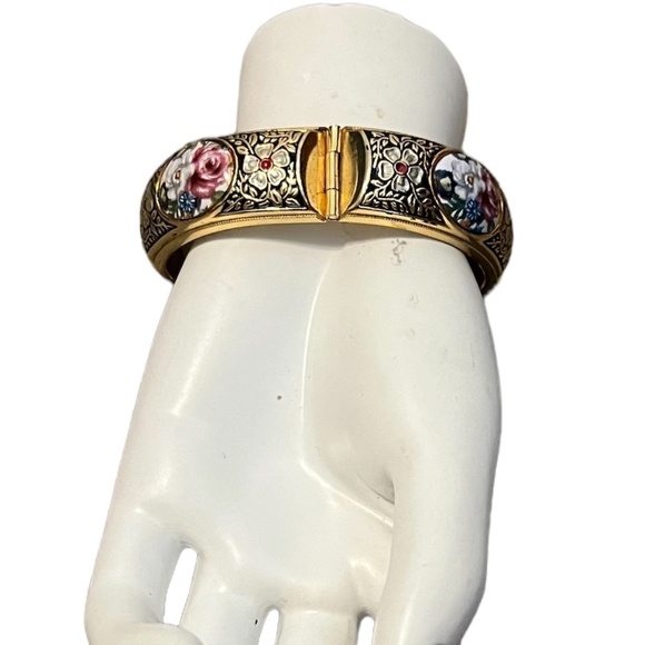 80s Floral Enamel Hinged Bangle Bracelet with a safety chain and black accents. - Picture 10 of 12